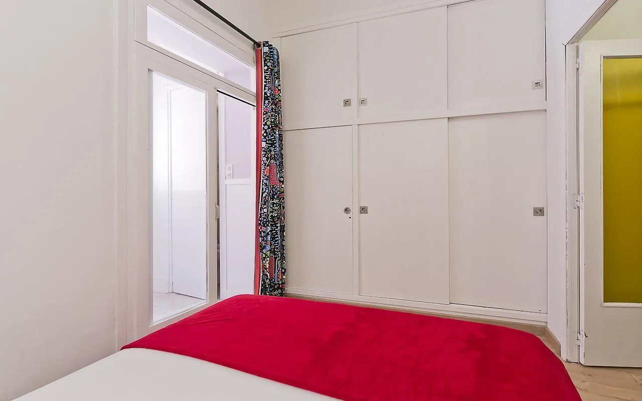 Paral-Lel Barcelona 2*,  España